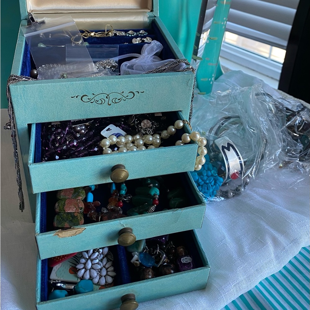 Stuffed Jewelry Box with jewelry